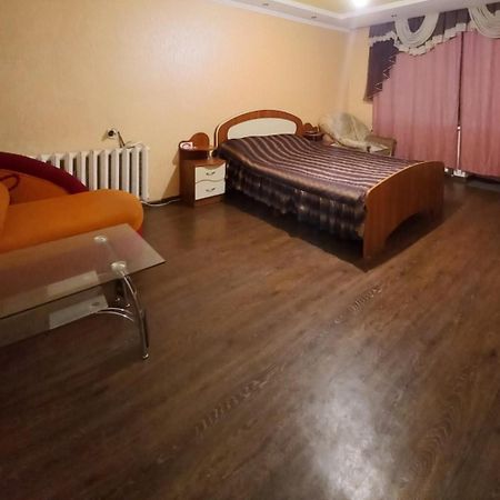 1 Комнатная Квартира Остановка Торговый Центр Cherkasy Luaran gambar